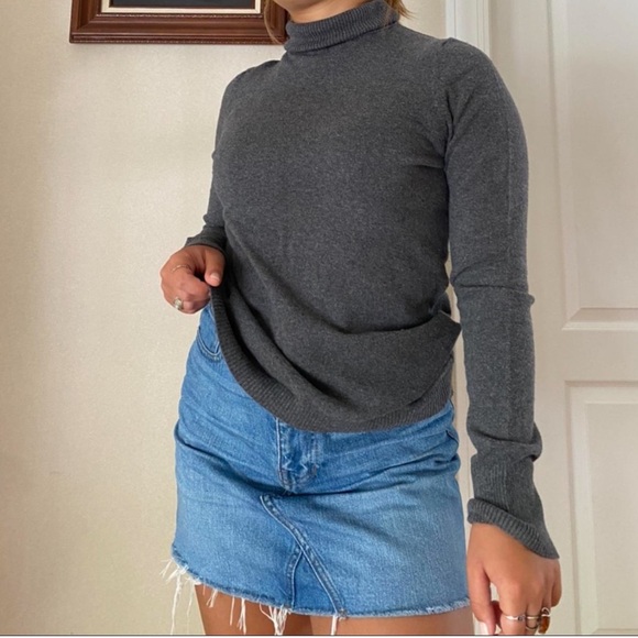 grey Gap turtleneck - Picture 3 of 5